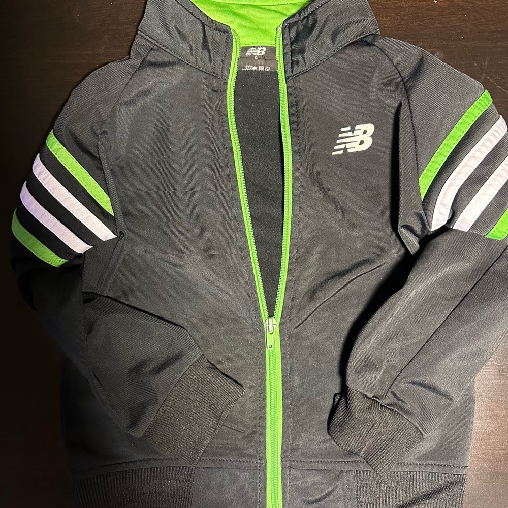 Boys’ New Balance Athletic Coat Color: Black w/Green/white stripes Size (4)